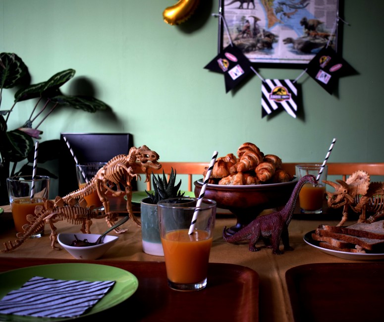 JURASSIC PARTY Breakfast3 sofyaa